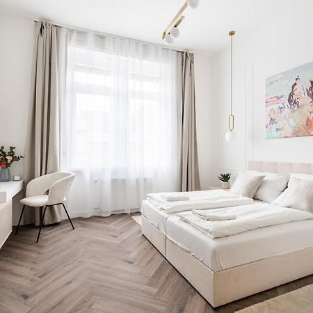 E13 - Grand Boulevard Heritage Suite - Best Location By Bqa Budapest Exterior foto