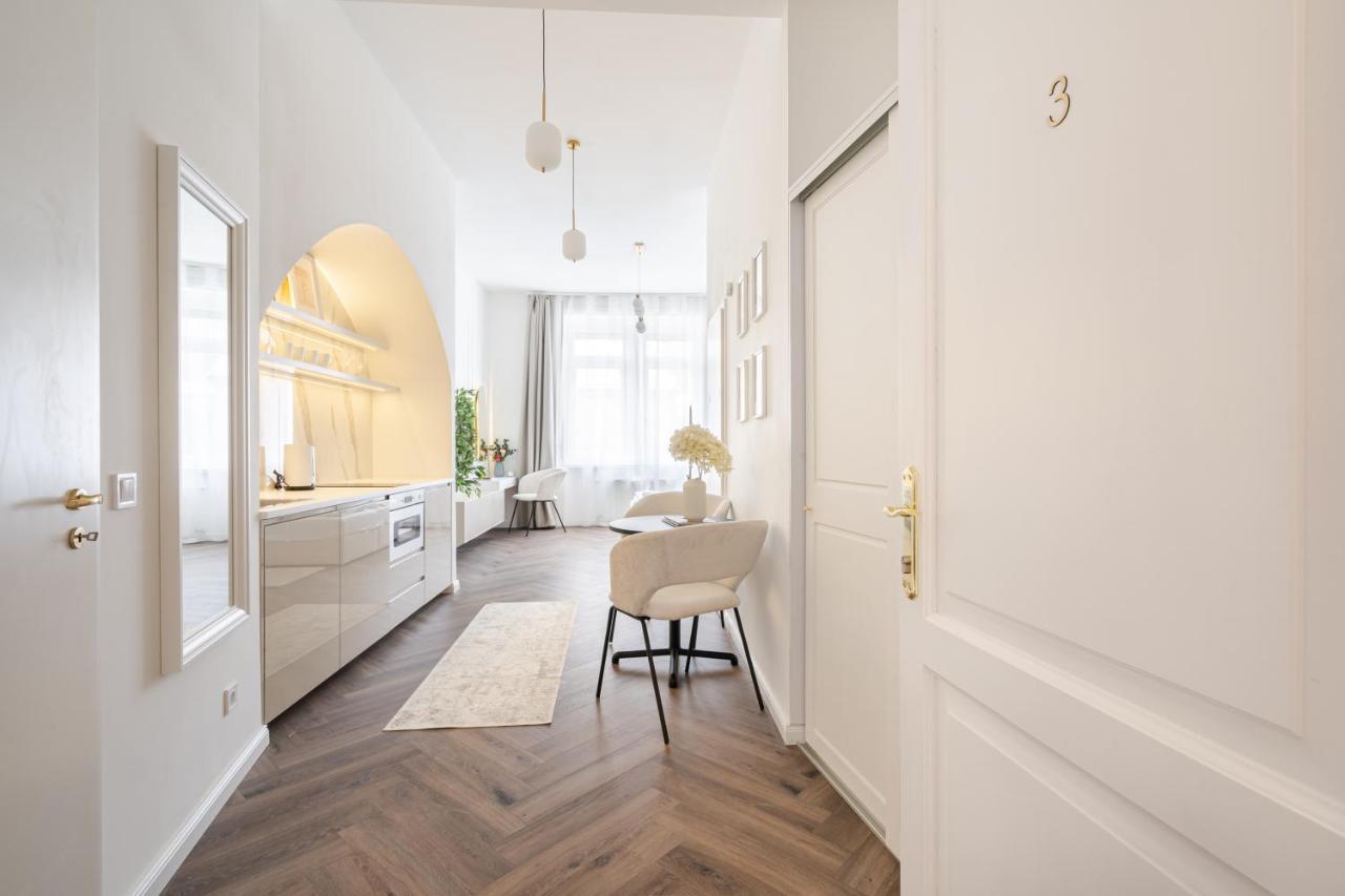 E13 - Grand Boulevard Heritage Suite - Best Location By Bqa Budapest Exterior foto