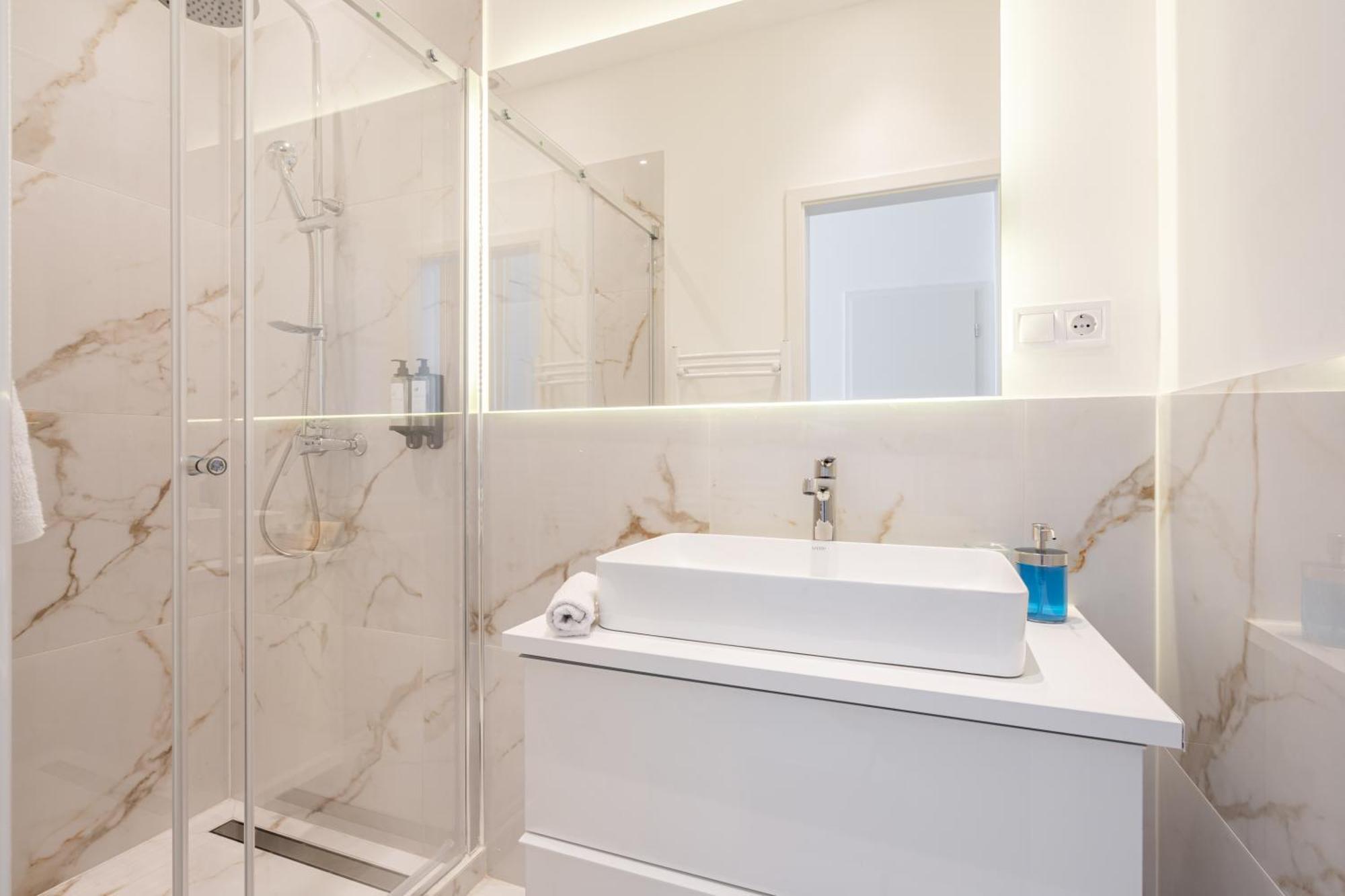E13 - Grand Boulevard Heritage Suite - Best Location By Bqa Budapest Habitación foto
